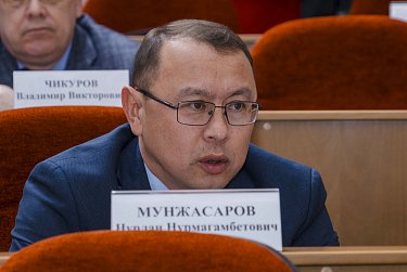 Евгений Солнцев впервые отчитался перед депутатами Заксобрания